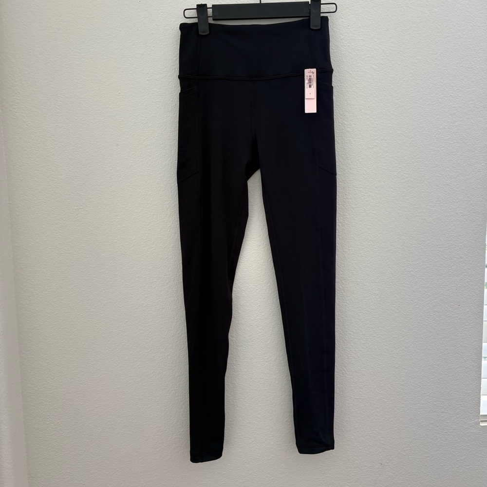 Victoria's Secret Black On Point Flow High-Waist Leggings Size 2